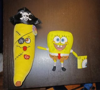 Peluche Bob Esponja y Plátano Pirata