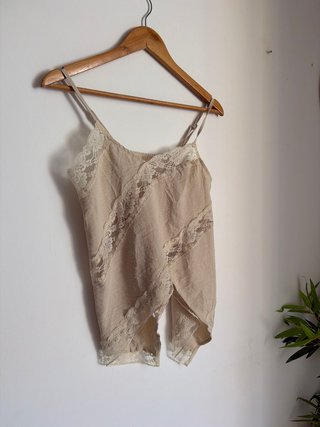 Blusa de encaje beige