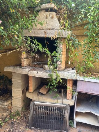 Barbacoa de carbón piedra