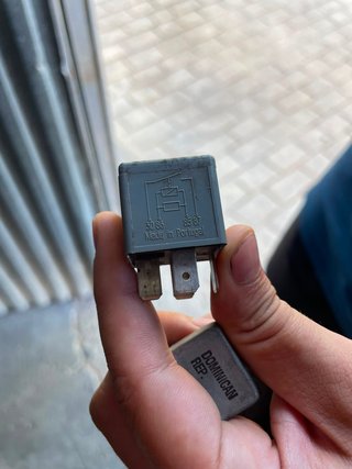 Relé 373