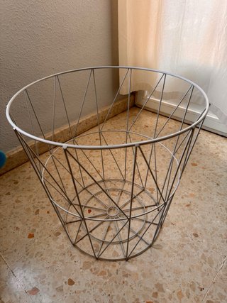 Mesa auxiliar redonda con diseño