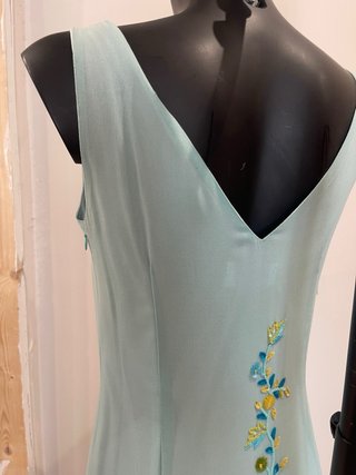 Vestido fiesta bordado oro y teal
