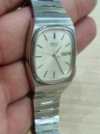 Reloj Seiko Quartz Plata y Blanco