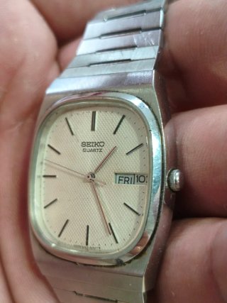 Reloj Seiko Quartz Plata y Blanco