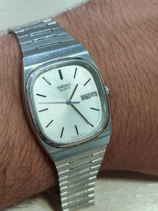 Reloj Seiko Quartz Plata y Blanco