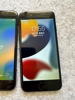 iPhone 8 64GB *2 y iPhone 7 32GB Negro