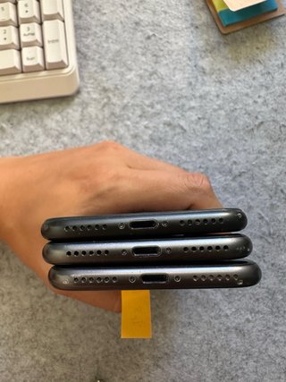 iPhone 8 64GB *2 y iPhone 7 32GB Negro
