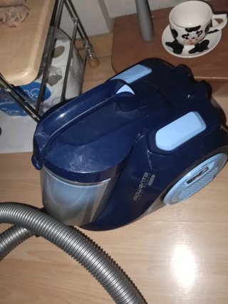 Aspiradora Rowenta compacta azul