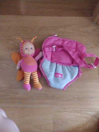 Portabebés con muñeco mariposa