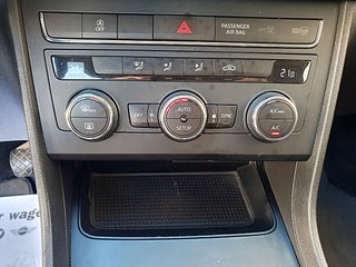 SEAT Leon 110cv, Carplay, 6 vel, sensor aparc, 16"