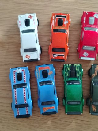 Lotto 11 Hot Wheels '68 Mercury Cougar.
