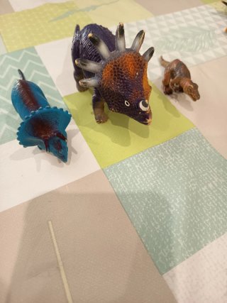 ** Lote de 9 dinosaurios de juguete