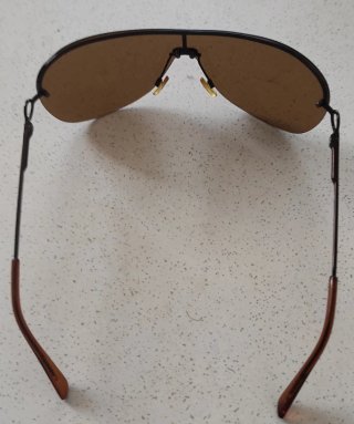 Gafas de sol finas y elegantes