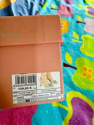 Zapatos Alma en Pena plateados con pedrería