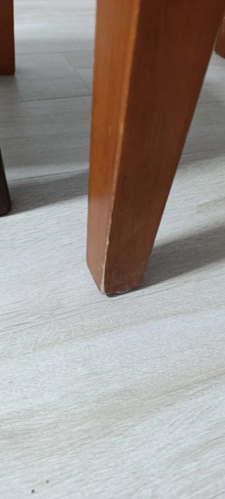 Mesa redonda 80cm y 2 sillas de madera