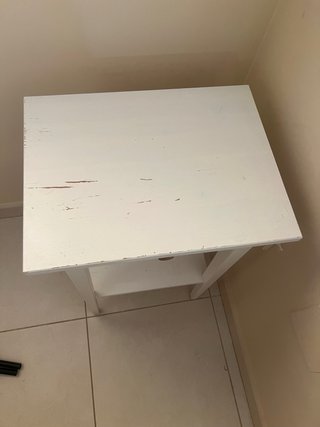 Mesitas de noche blancas y madera