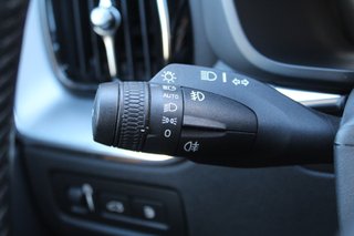Volvo XC60 2.0 T8 AWD BUSINESS PLUS AUTO (2019)
