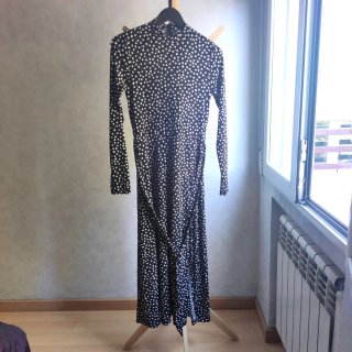 Vestido negro lunares blancos