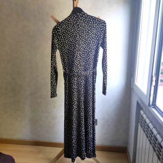 Vestido negro lunares blancos