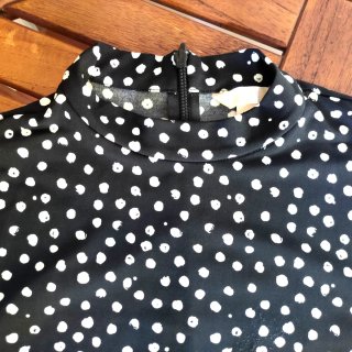 Vestido negro lunares blancos