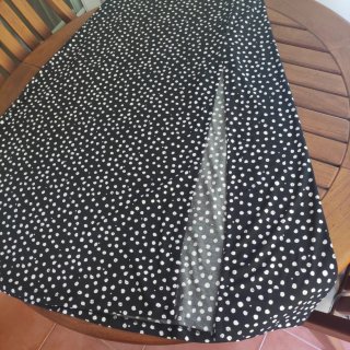 Vestido negro lunares blancos