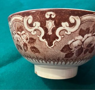 Antiguo tazón de desayuno porcelana opaca.