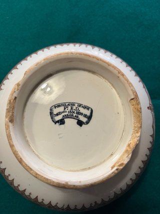 Antiguo tazón de desayuno porcelana opaca.