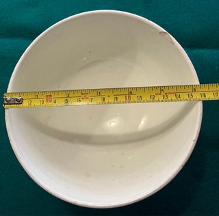Antiguo tazón de desayuno porcelana opaca.
