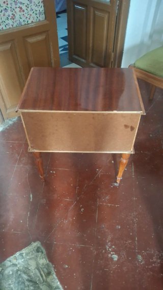 Mesilla de noche de madera