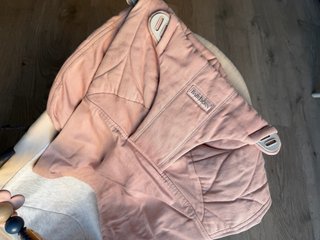 Hamaca BabyBjörn con juguete y segunda funda rosa
