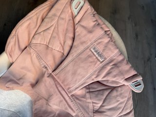 Hamaca BabyBjörn con juguete y segunda funda rosa