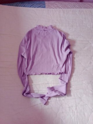 Top lila Shein manga larga. Hueco en forma corazon