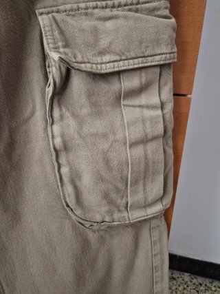 Pantalón cargo beige ancho