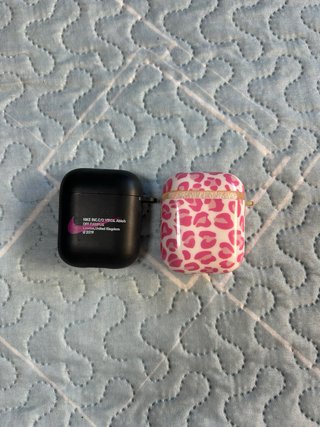2 Fundas Air Pods, Nike y leopardo