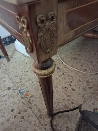 Tavolo ausiliario in marmo e legno