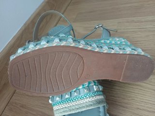 Sandalias cuña Alma en Pena con piedras