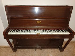 Piano Berry London 1940