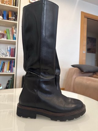 Botas altas negras de cuero