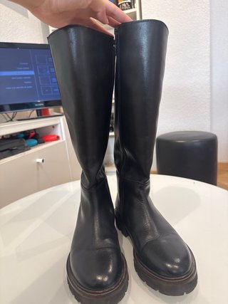 Botas altas negras de cuero