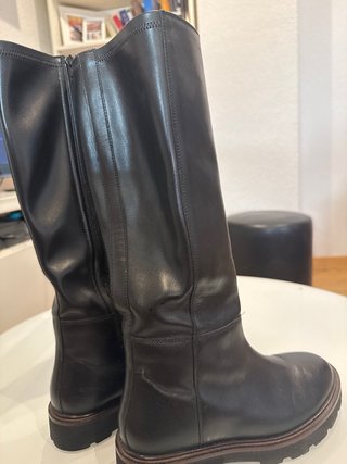 Botas altas negras de cuero