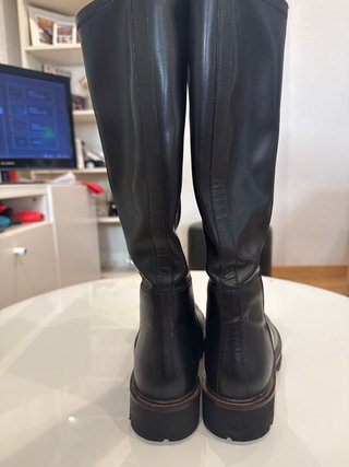 Botas altas negras de cuero