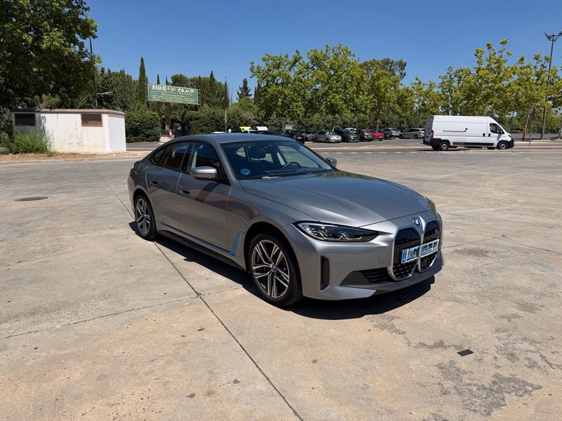 BMW i4 eDrive 40 como nuevo - foto 1