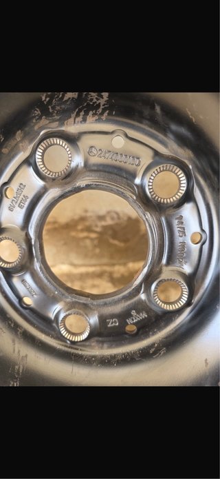 4 Llantas  Mercedes con tapacubos