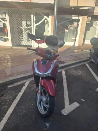 Honda SH 125 Scooter Roja 2021