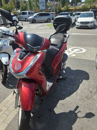Honda SH 125 Scooter Roja 2021