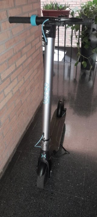 Patinete Eléctrico Gris. Bongo Cecotec