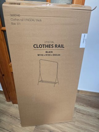 Burra para ropa negra en su caja