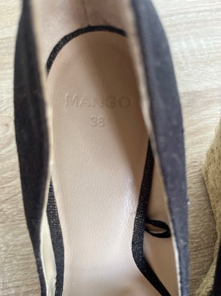Tacones de cuña negros y beige