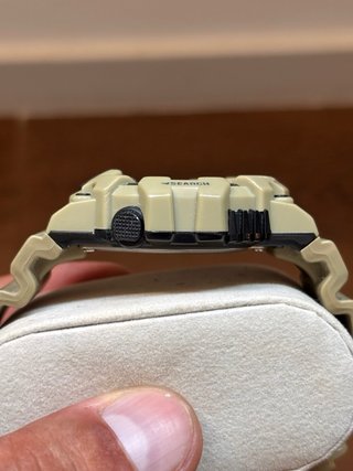 Reloj Casio Beige y Negro