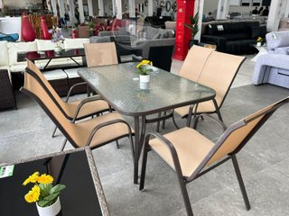 Mesa Exterior con Seis Sillas